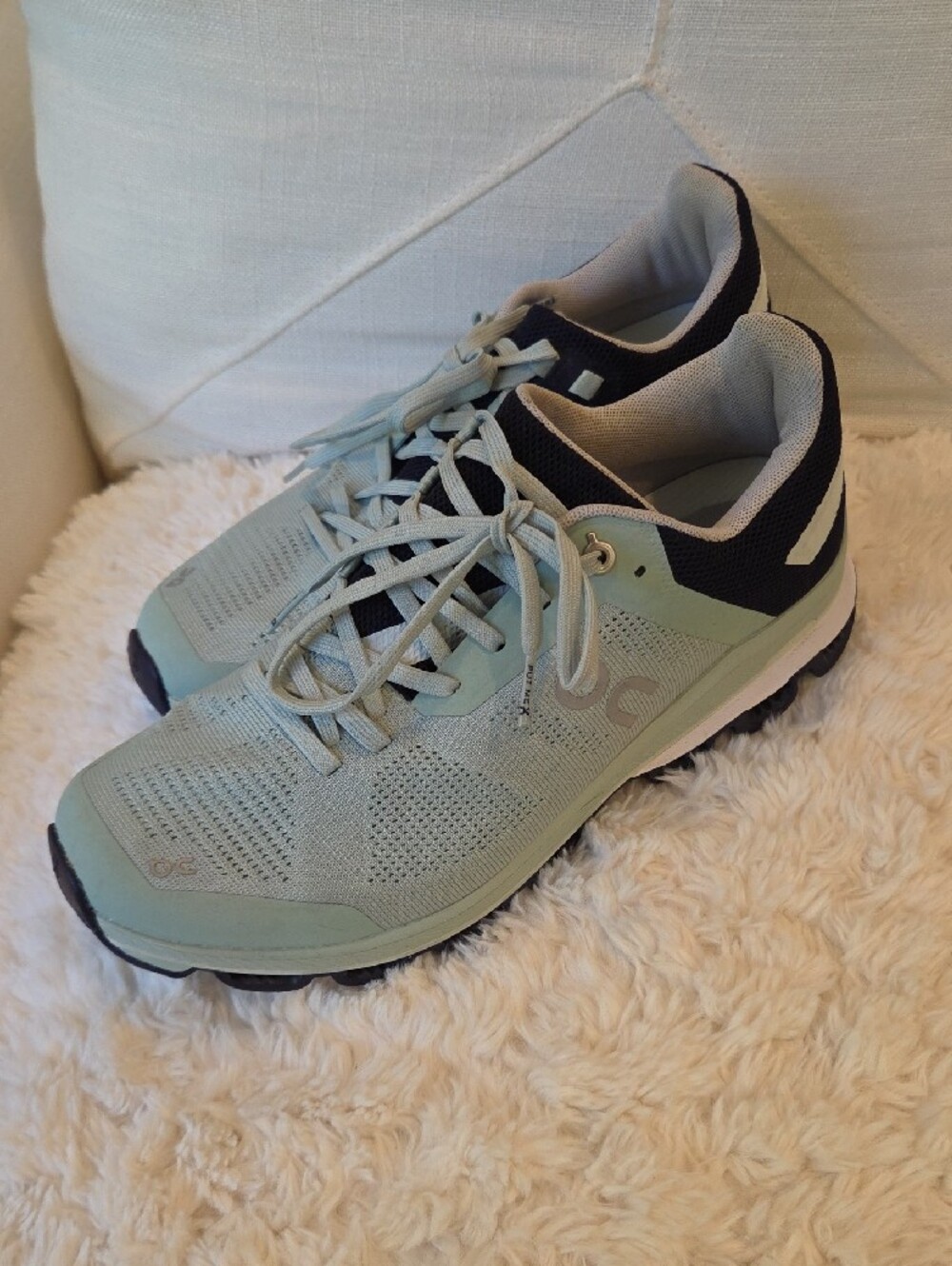 On Running Women's Mint Green and Navy Cloudsurfer - Picture 2 of 12